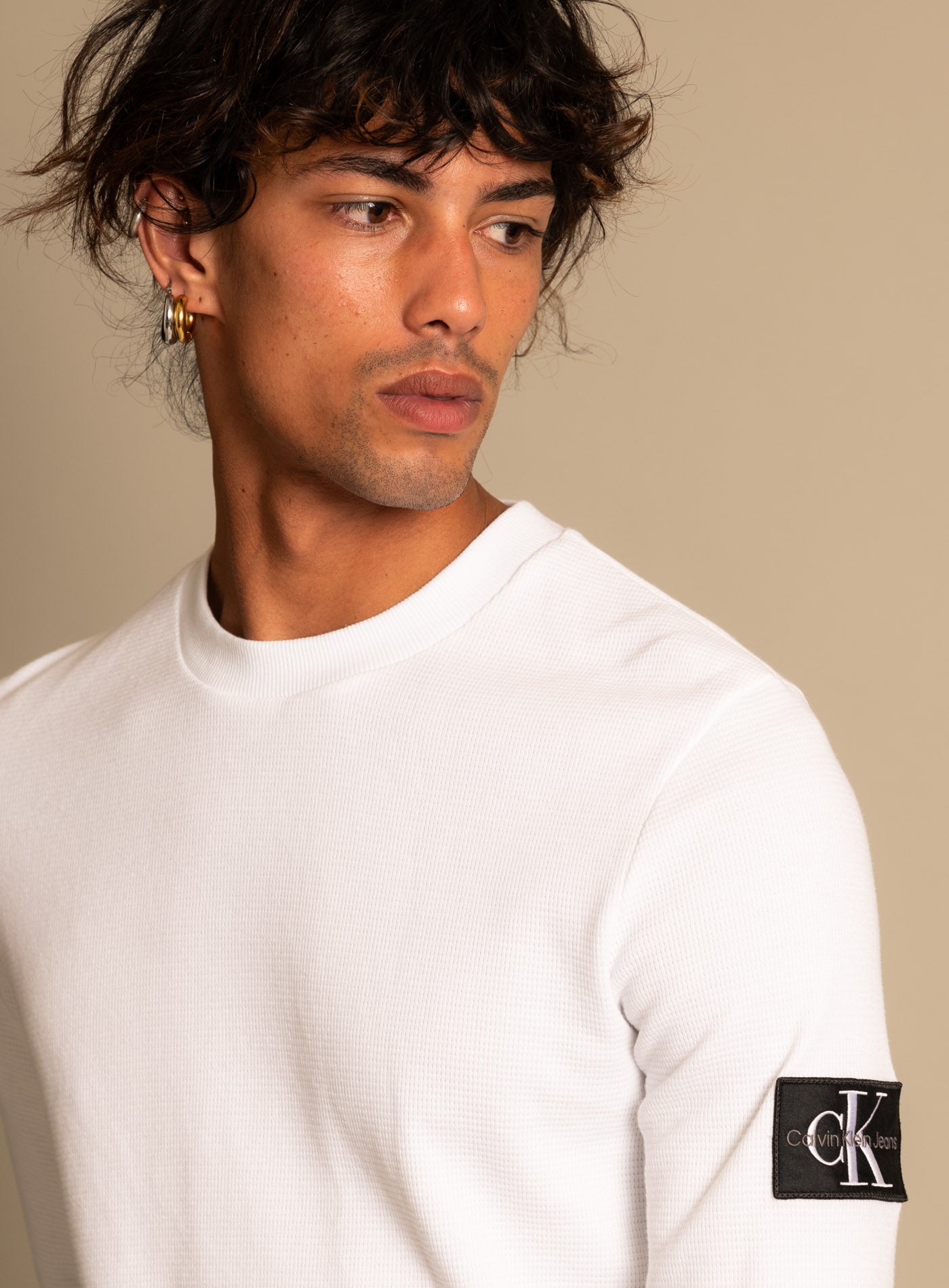 9-J30J323485 BADGE WAFFLE LS TEE