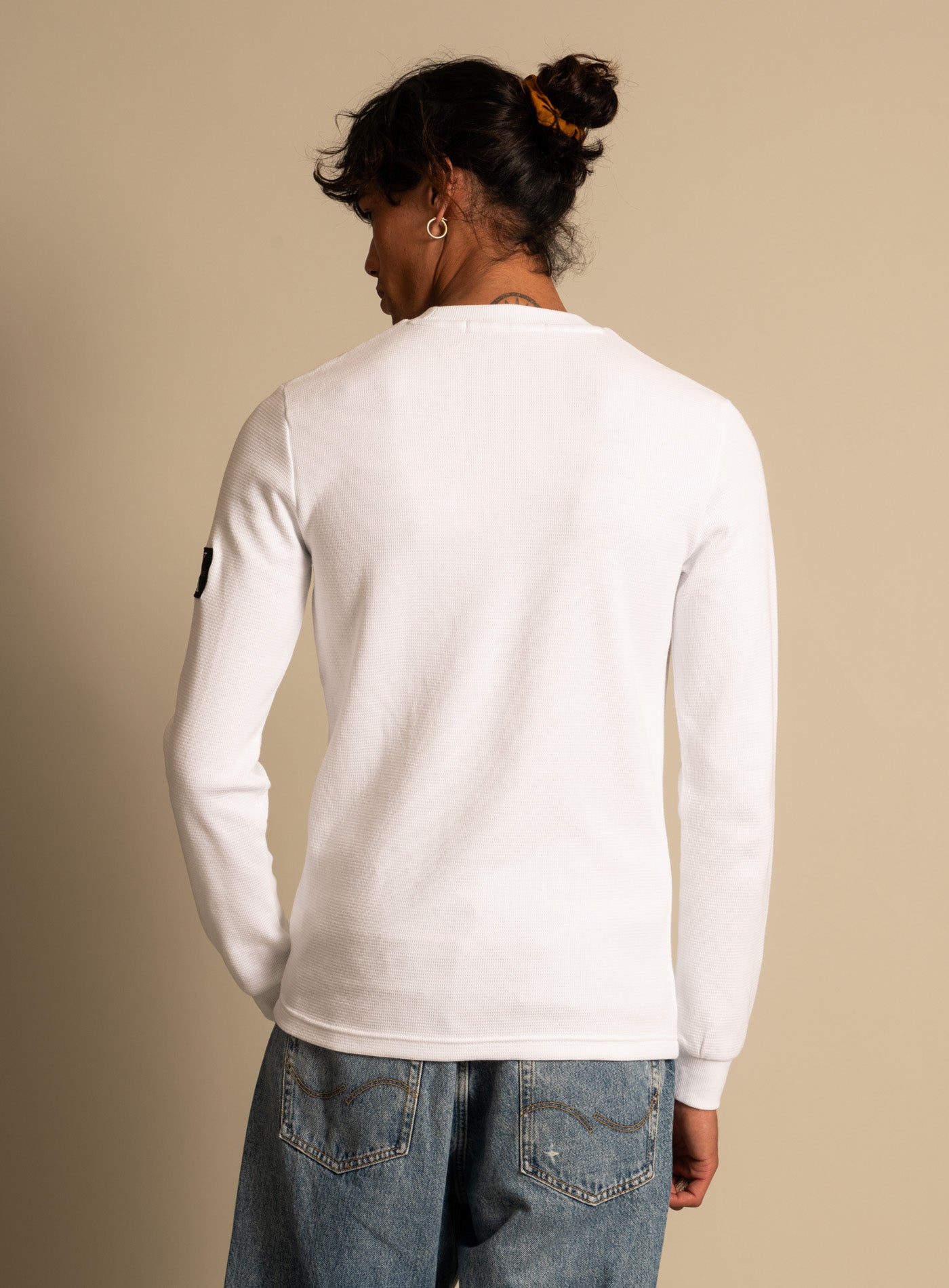 9-J30J323485 BADGE WAFFLE LS TEE