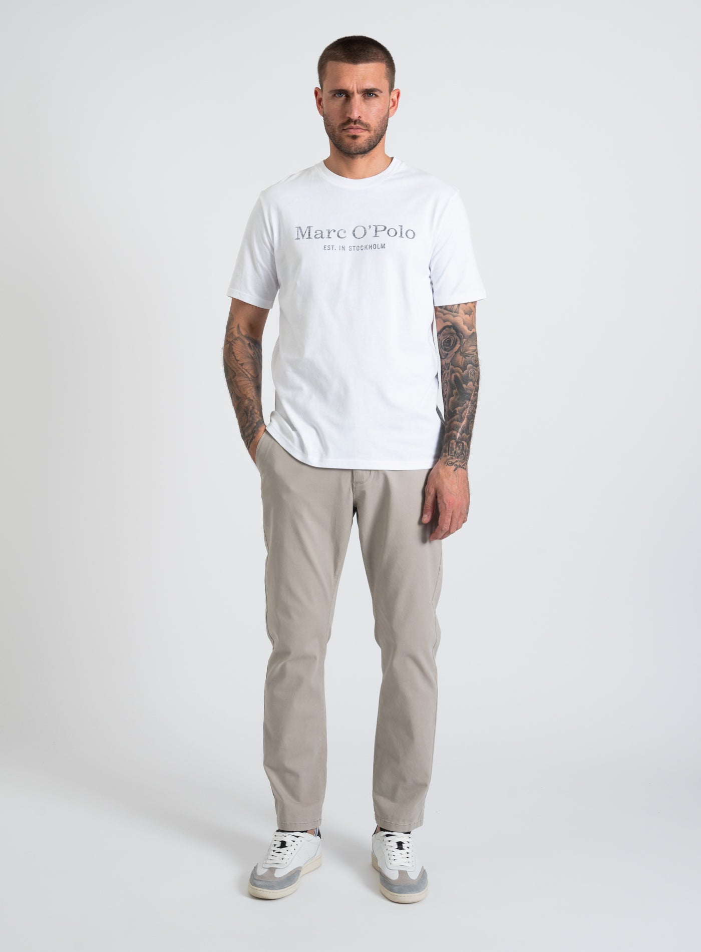9-B21201251052 LOGO TEE