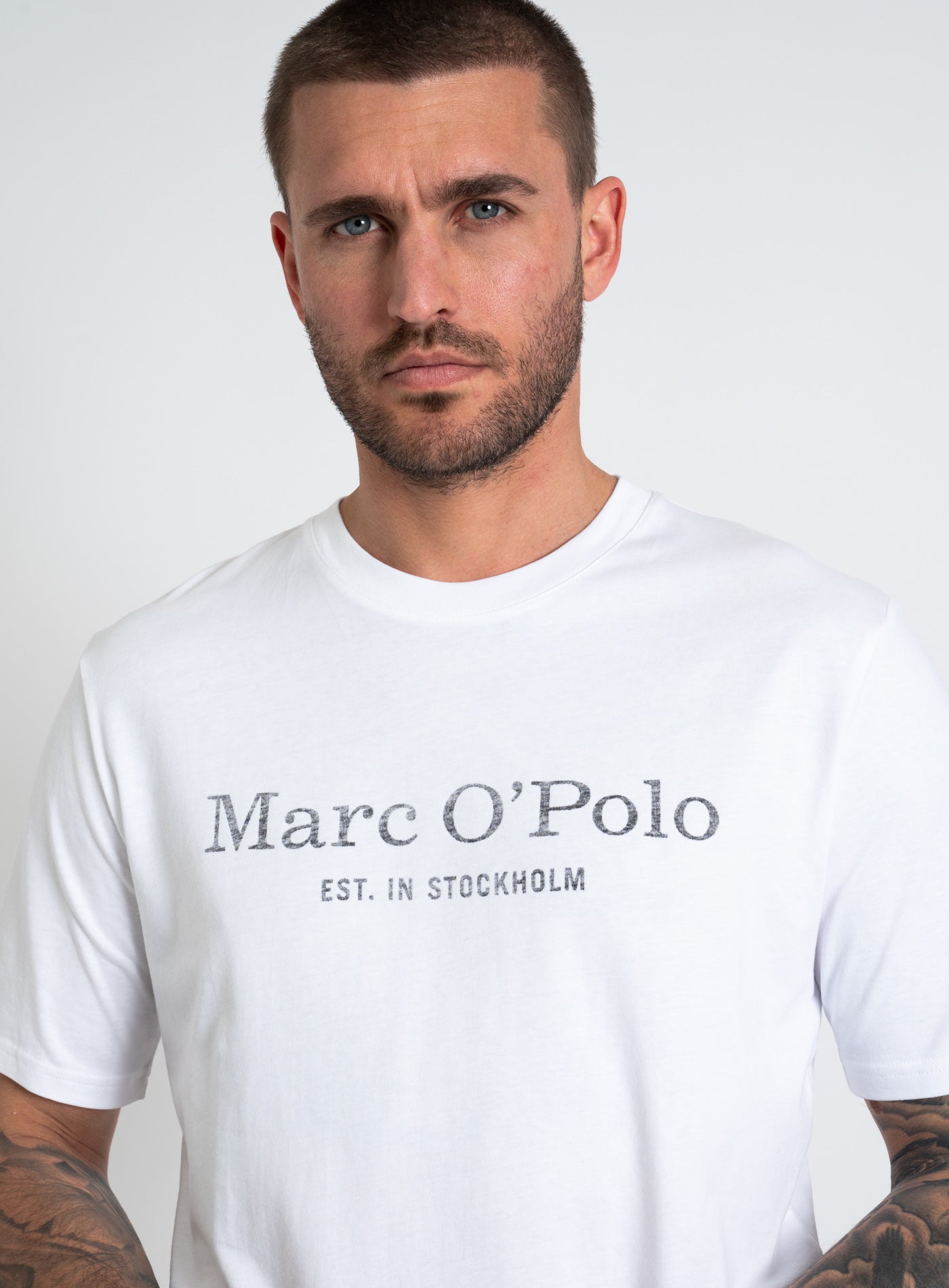 9-B21201251052 LOGO TEE