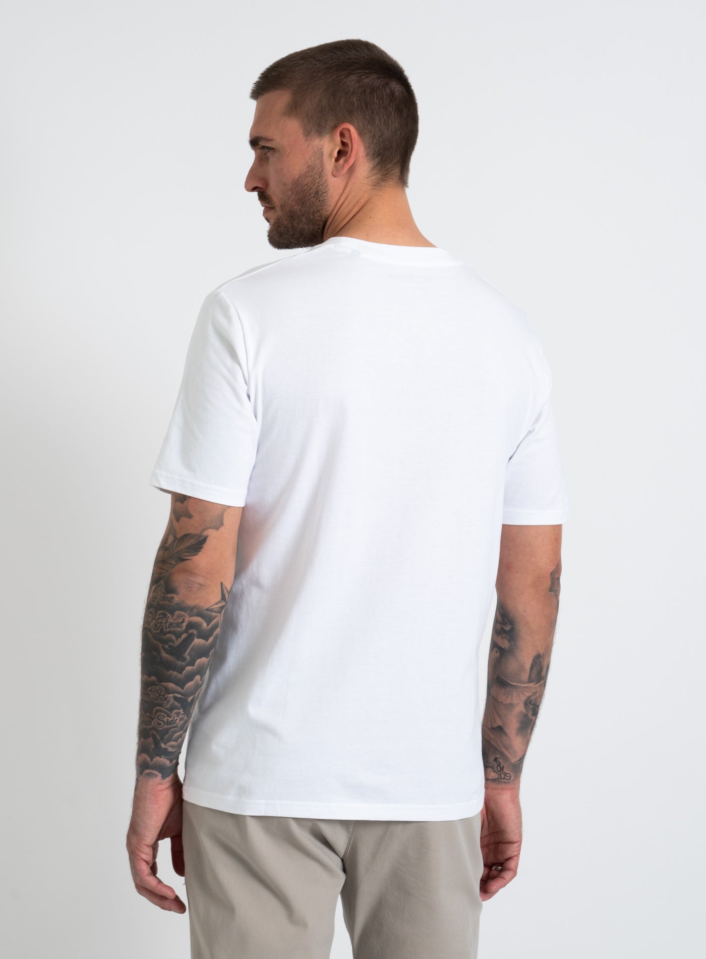 9-B21201251052 LOGO TEE