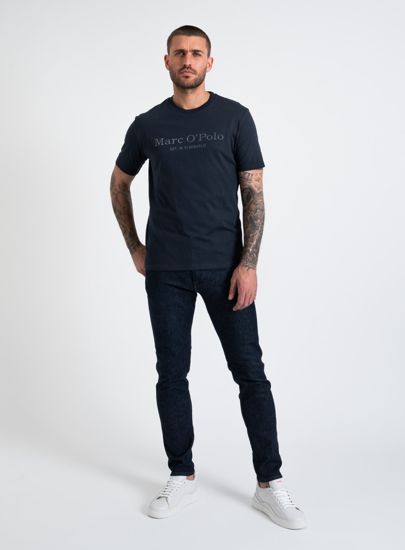 9-B21201251052 LOGO TEE