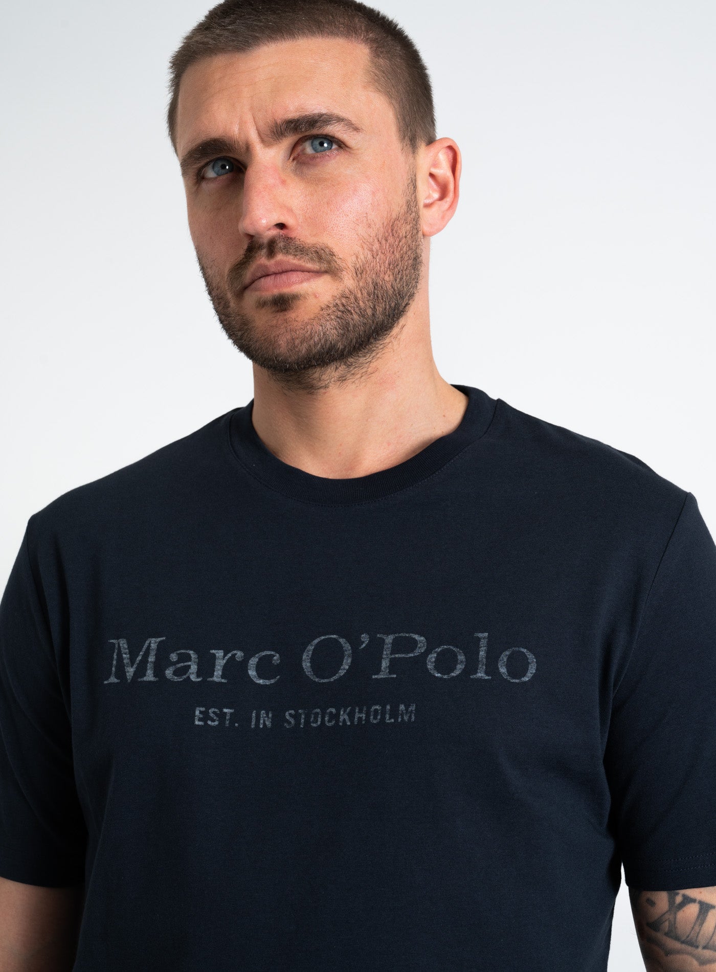9-B21201251052 LOGO TEE