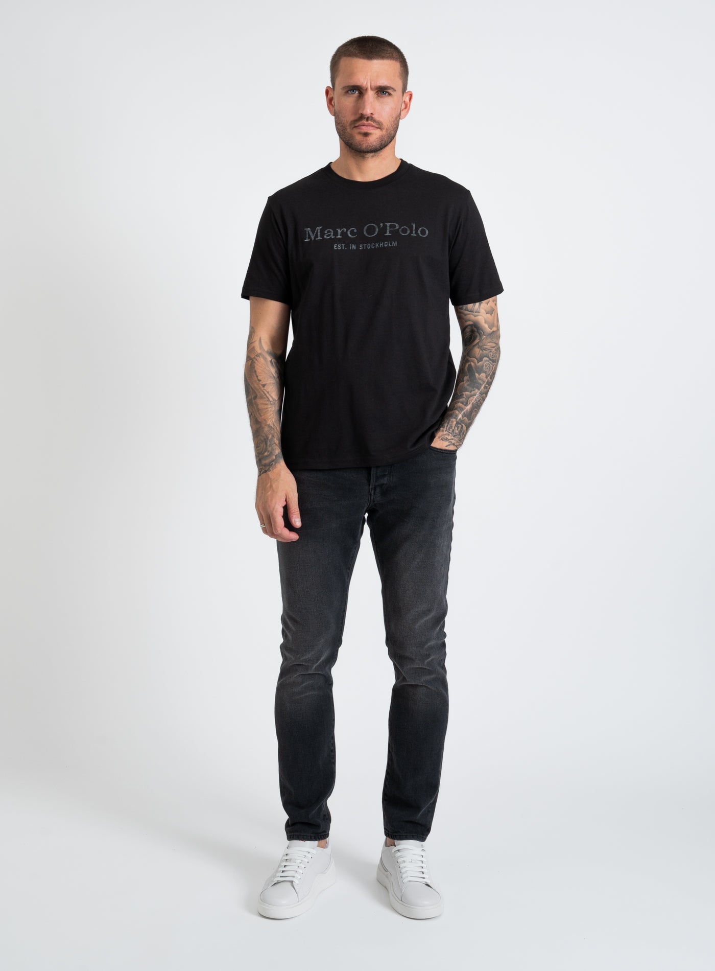 9-B21201251052 LOGO TEE