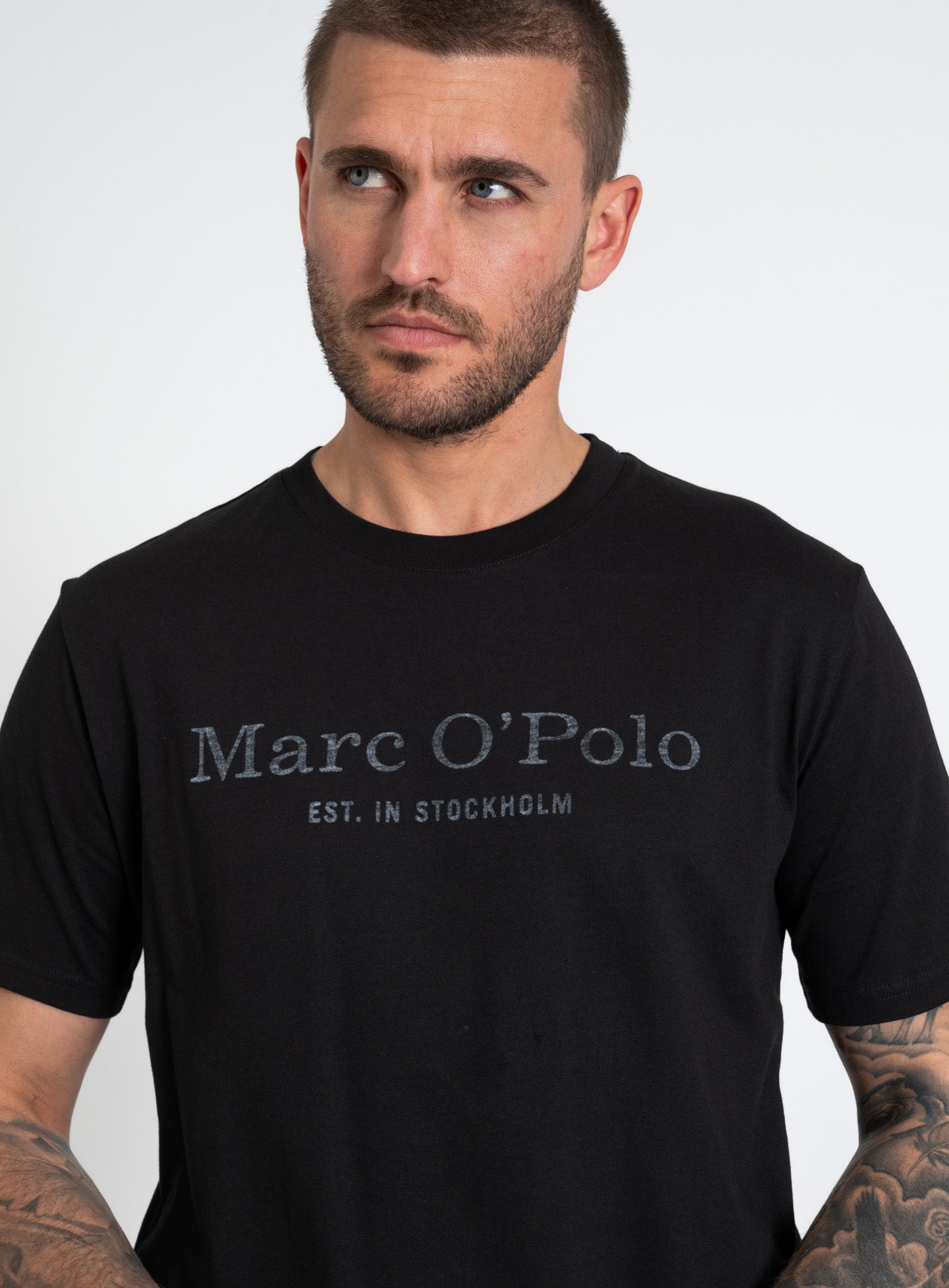 9-B21201251052 LOGO TEE