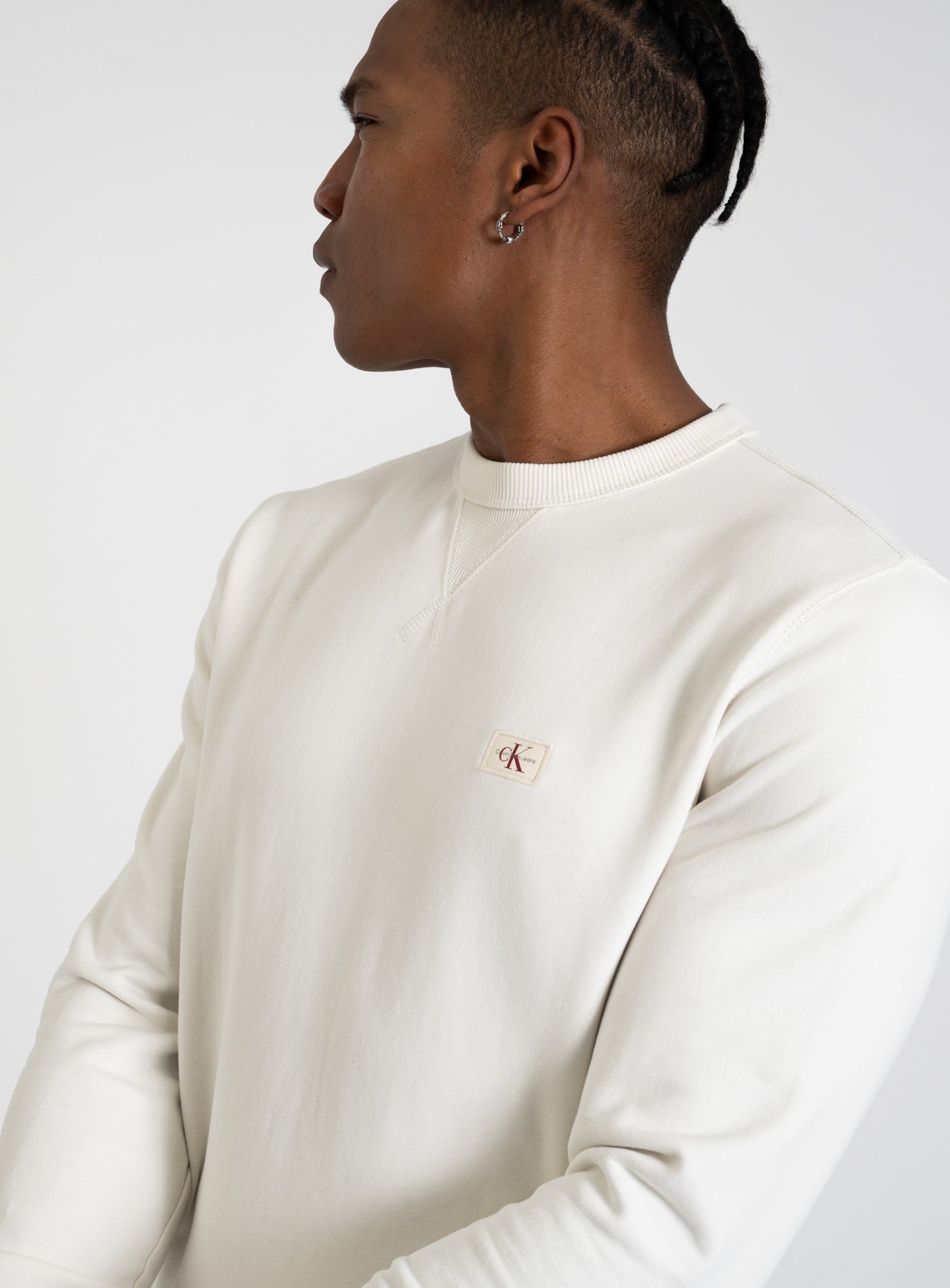 251-J30J327115 WOVEN LABEL CREW NECK