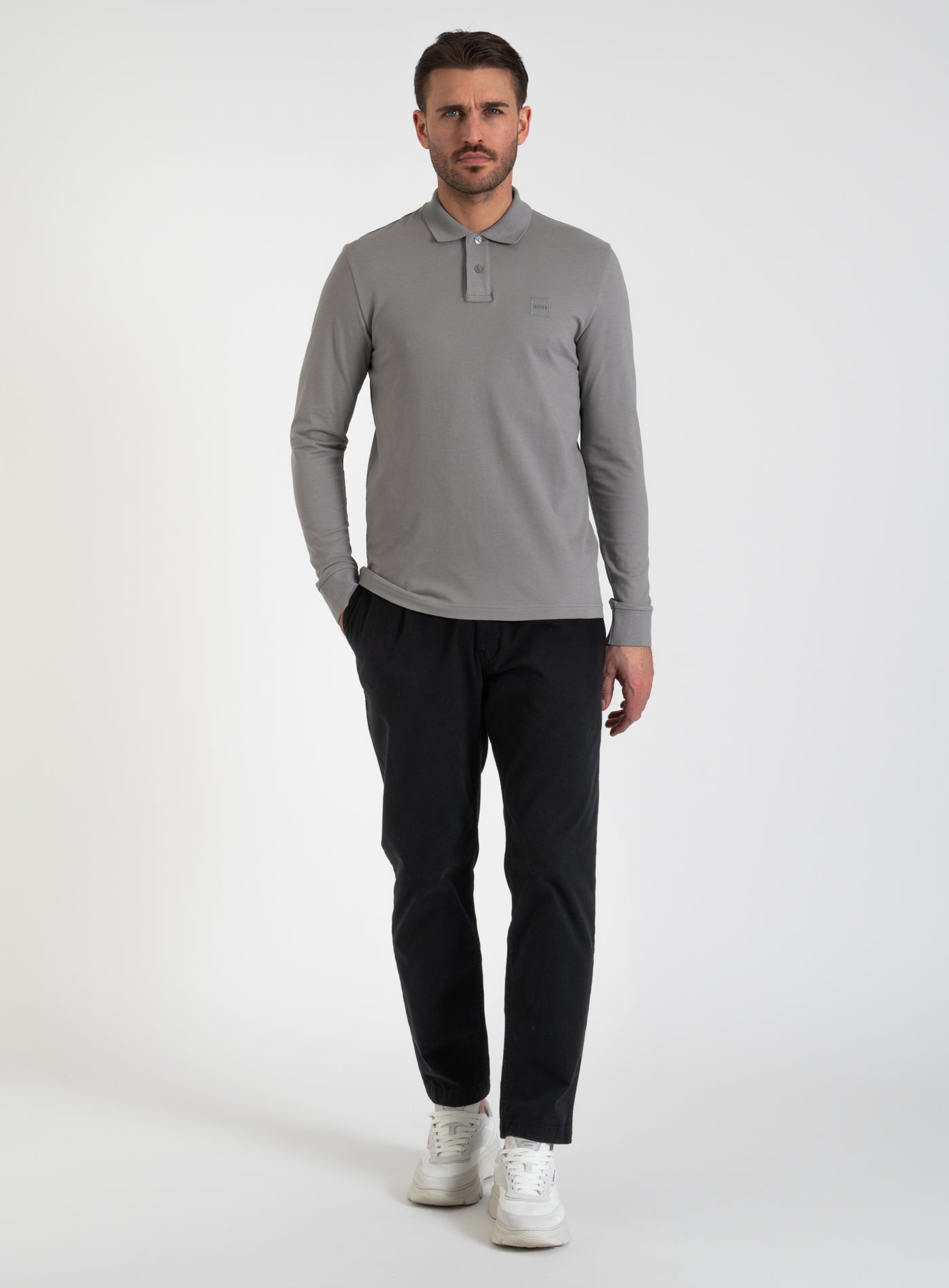 251-PASSERBY 7704
