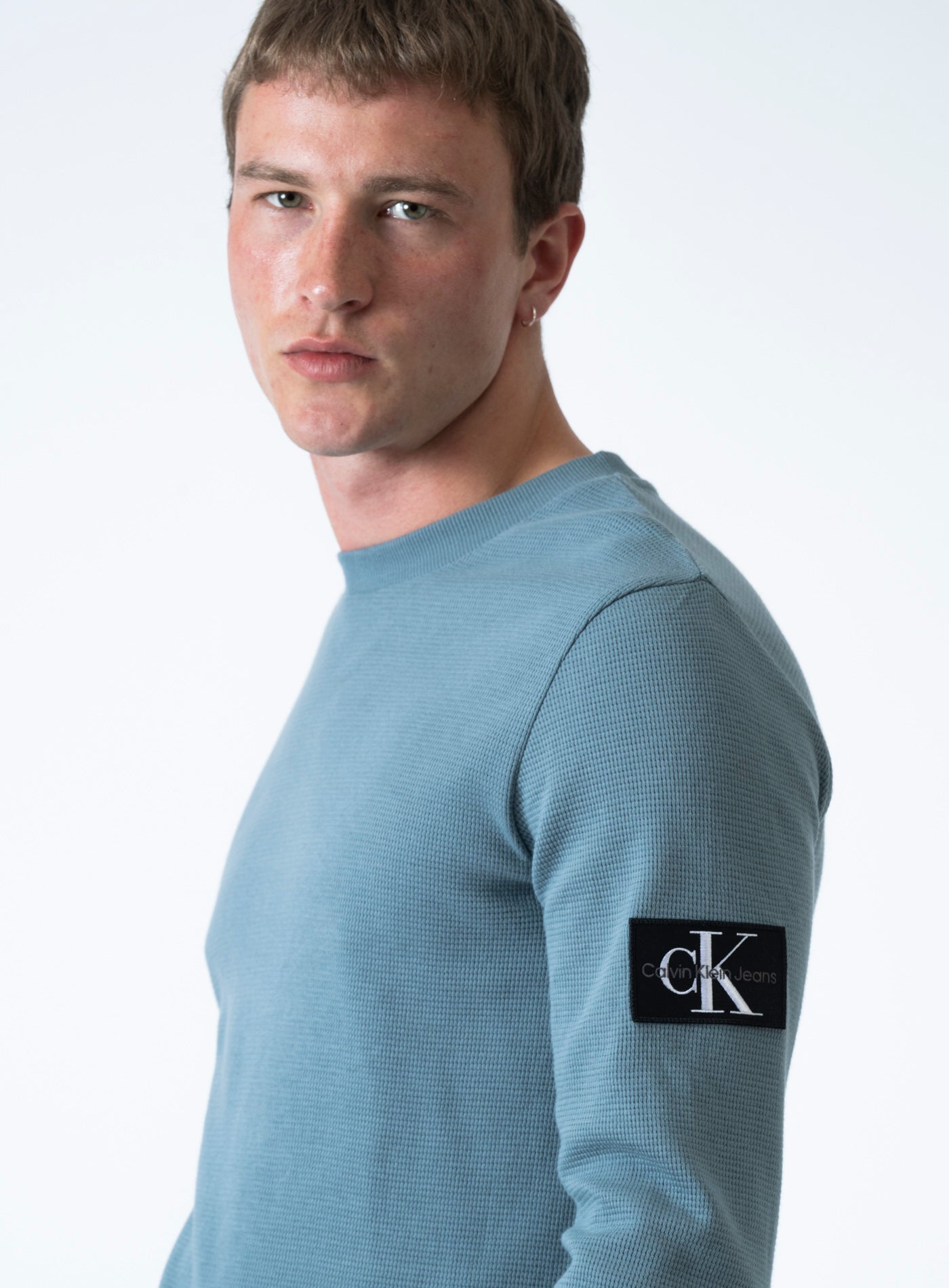 251-J30J323485 BADGE WAFFLE LS TEE