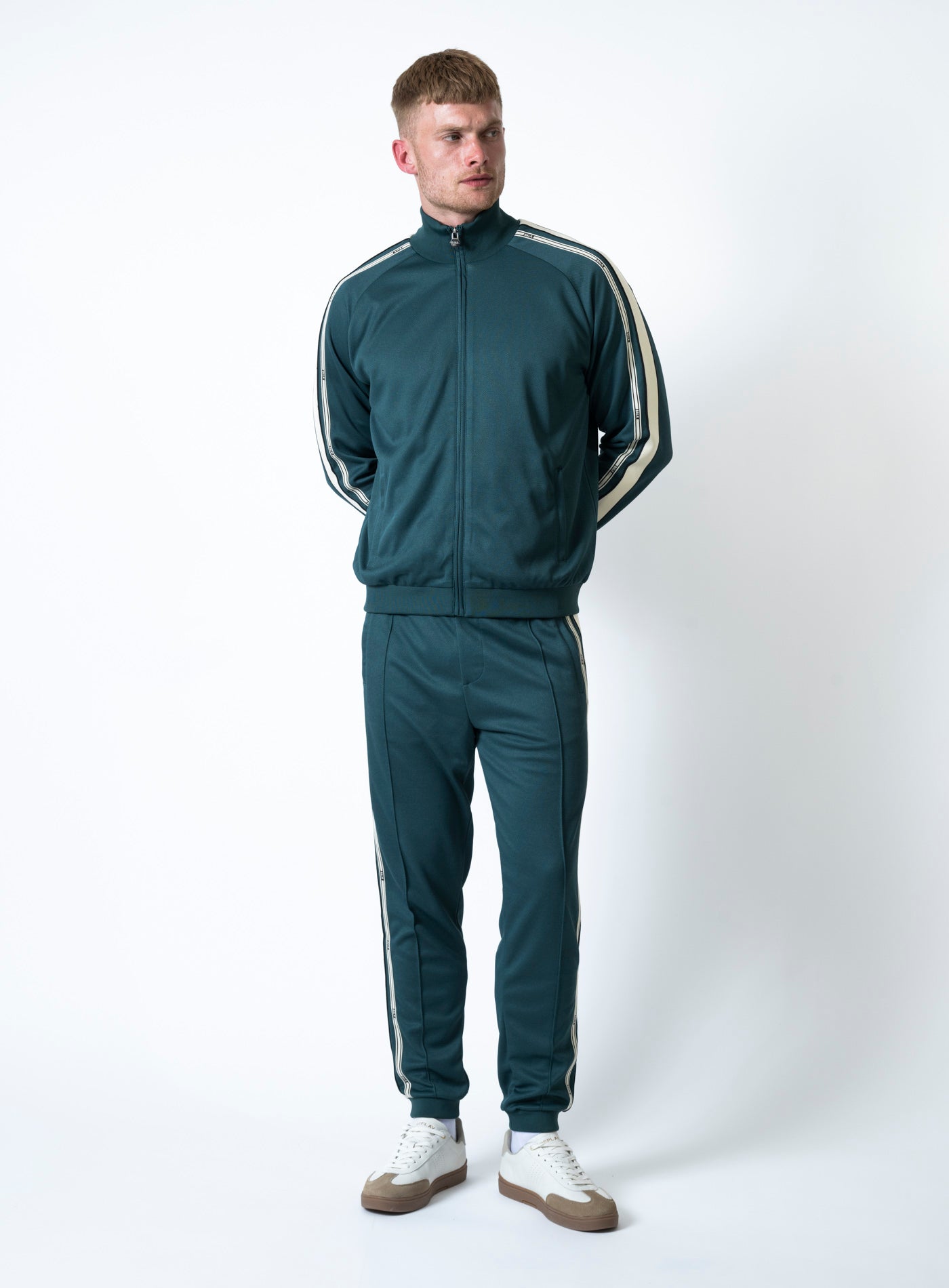 251-B1387.1025 TAPE TRACK JACKET
