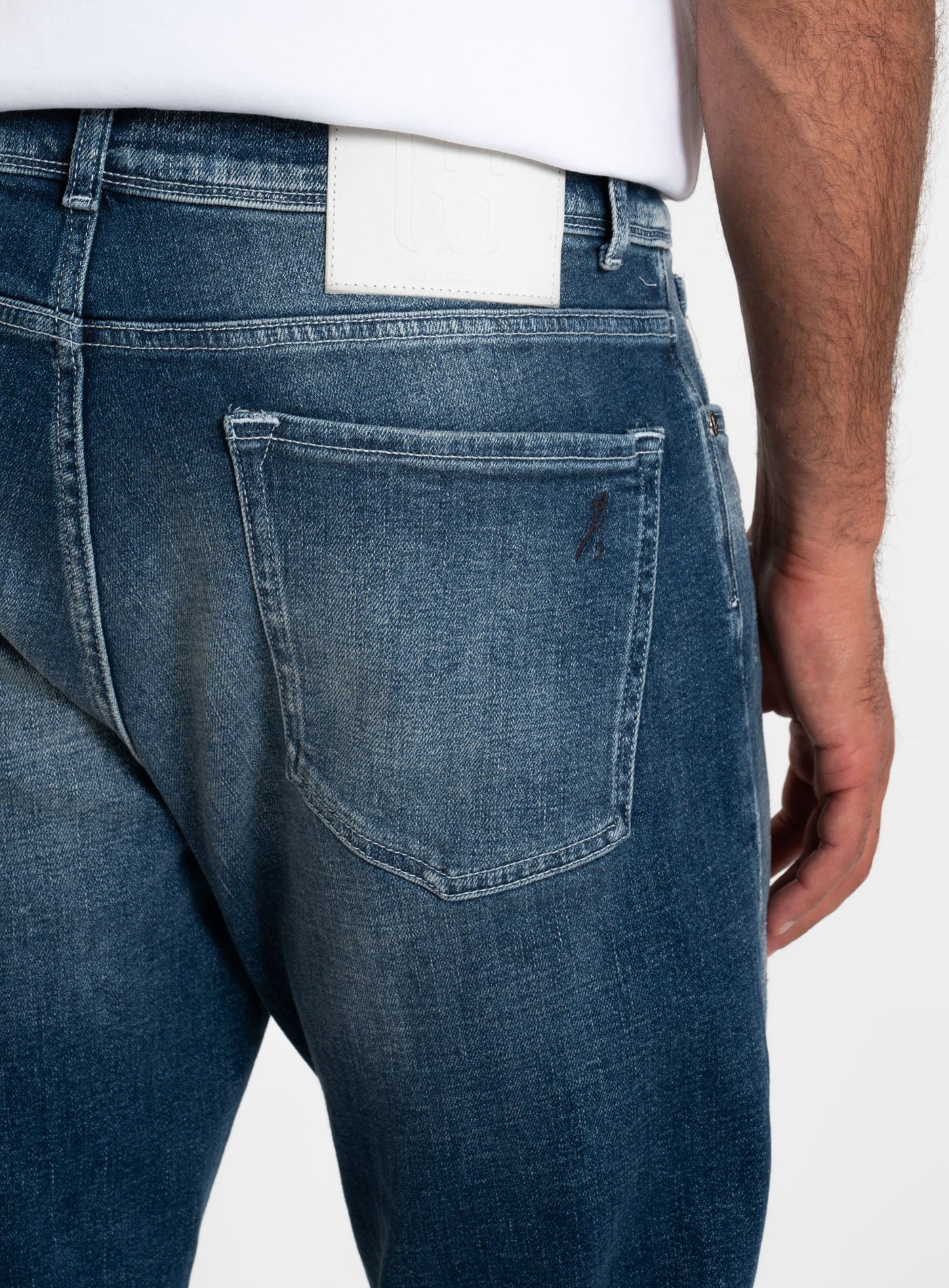 251-RHEINAU RELAXED CROPPED GGM010310