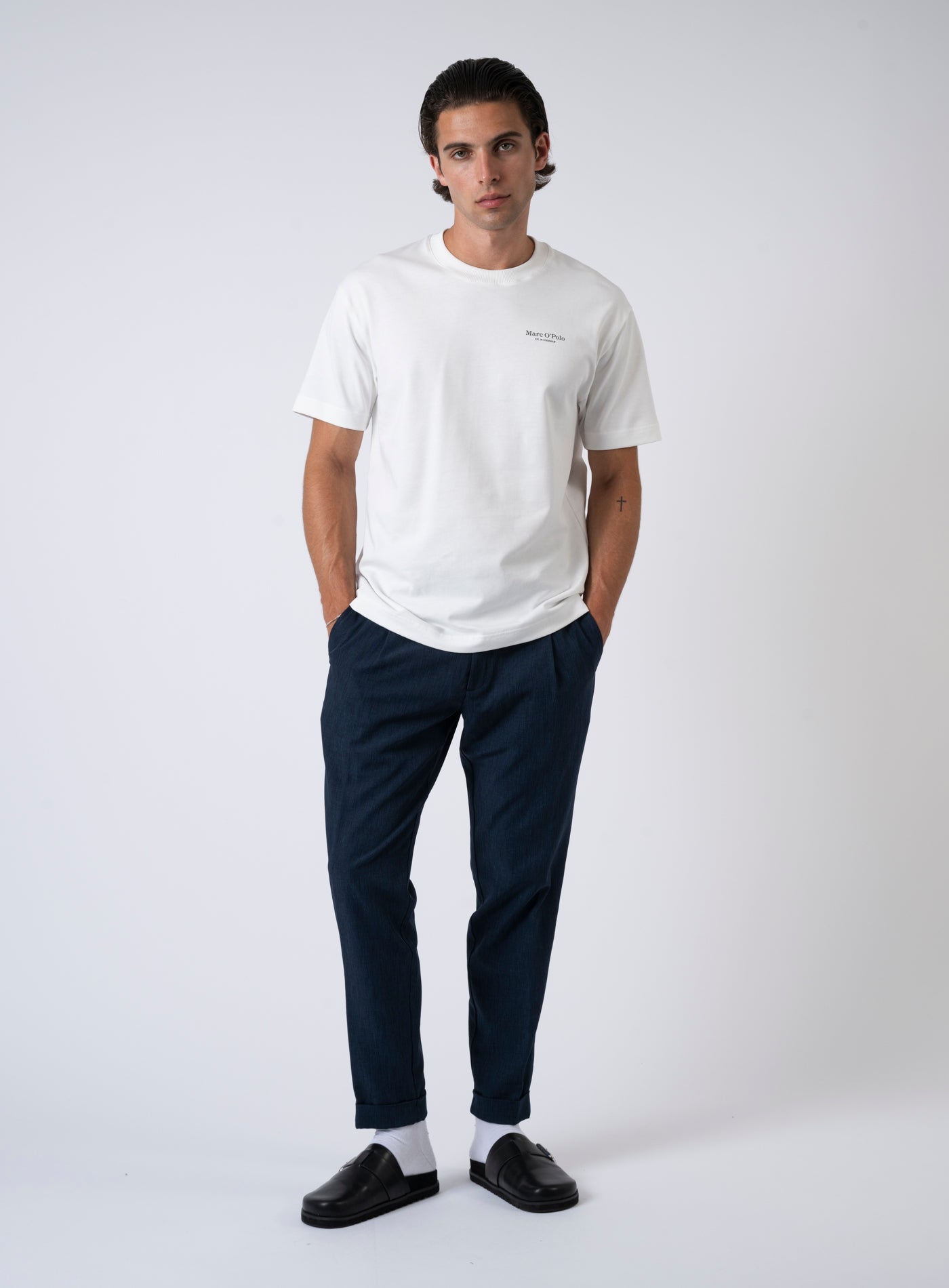 251-LOUIS-W 30046812